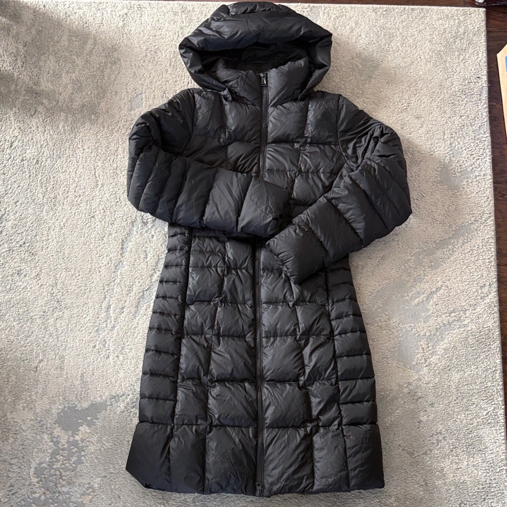 The North Face Black Metropolis Parka 2
Long Hooded Puffer Coat